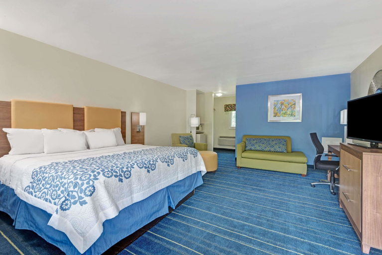 Bedroom 3, Days Inn by Wyndham Ridgefield, Fairfield