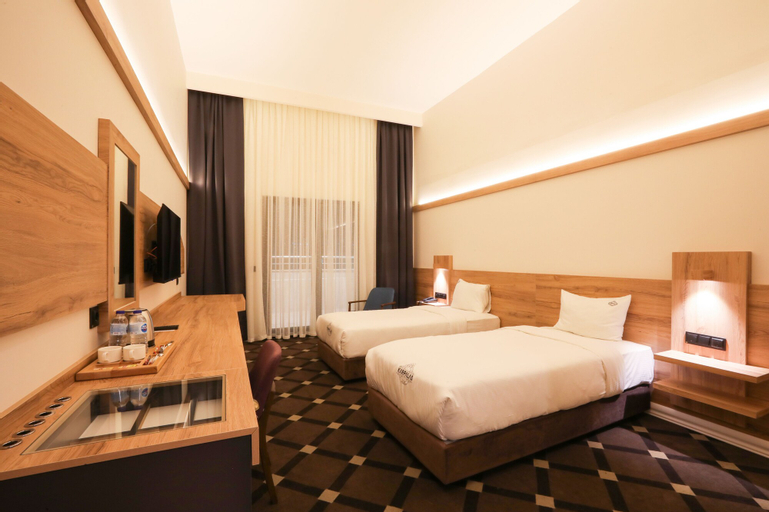 Bedroom 2, Karpalas City Hotel & Spa, Merkez