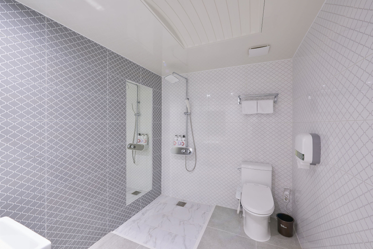 Bathroom 3, 1Beonji Muintel, Gwangyang