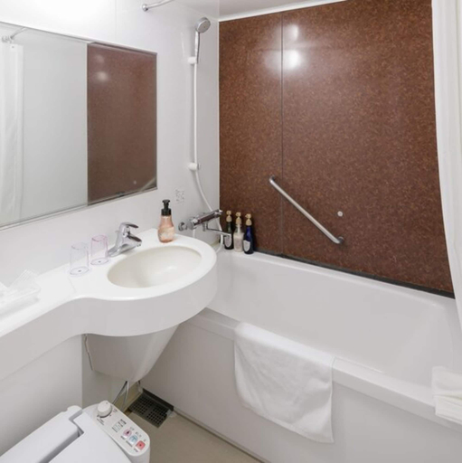 Bathroom 5, HOTEL MYSTAYS Kagoshima Tenmonkan, Kagoshima