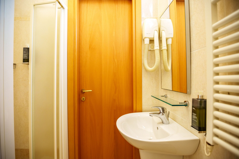 Bathroom 4, Hotel Rex, Rimini