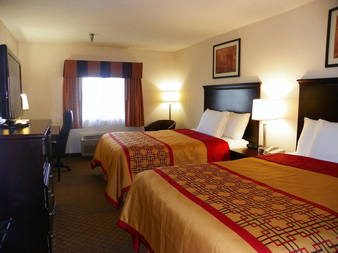 Bedroom 2, Royalton Inn & Suites, Wyandot
