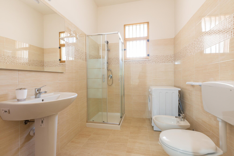 Bathroom, 3021 Villa Seremar by Barbarhouse, Lecce