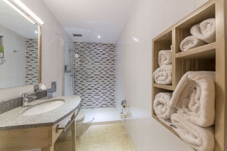 Bathroom 4, Hampton By Hilton Iasi, Iasi