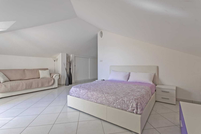Room 4, Penthouse, Teramo