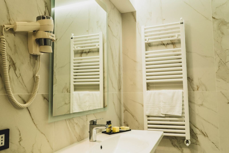 Bathroom 4, Hotel Pontemare, Palermo
