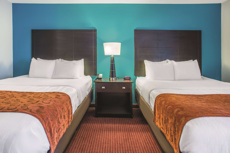 Bedroom 4, La Quinta Inn Suites O Fallon Il St Louis, Saint Clair