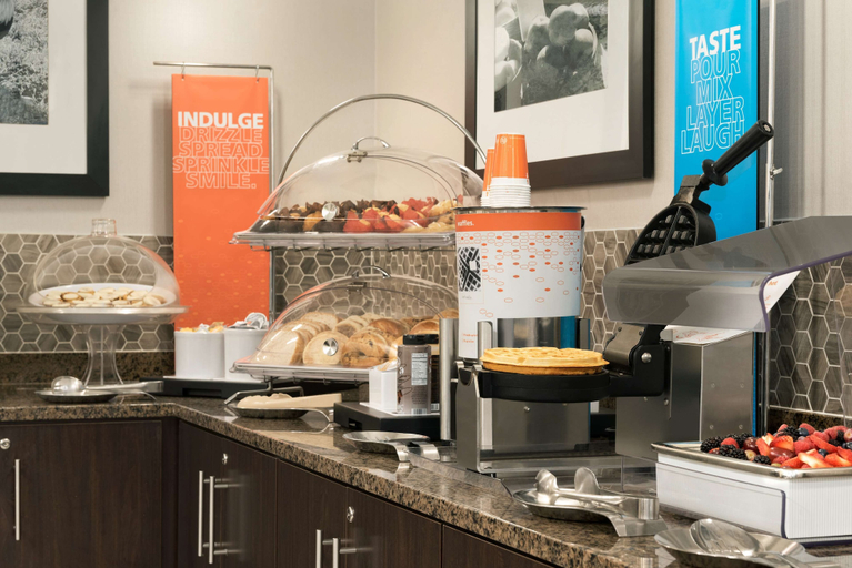 Food & Drinks 5, Hampton Inn Appleton-Fox River Mall Area, Outagamie