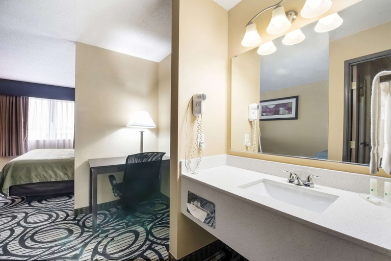 Bathroom 4, Quality Inn & Suites Menomonie, Dunn