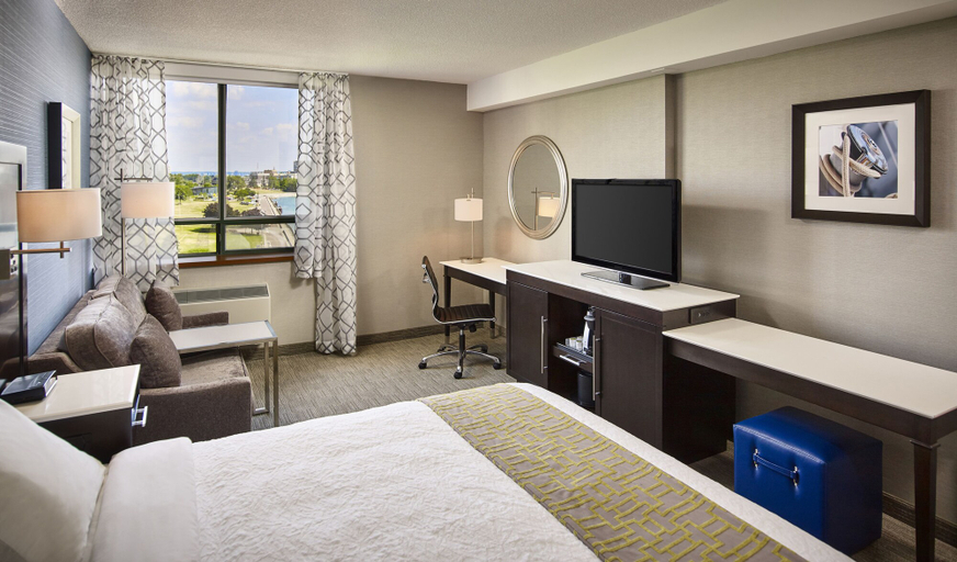 Bedroom 3, Waterfront Hotel Downtown Burlington, Halton