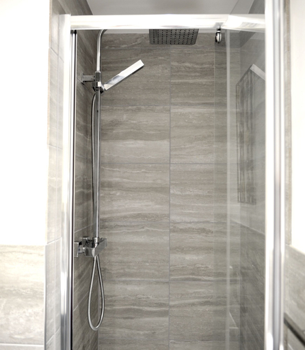 Bathroom 4, Northlands Farm & Lakes, West Sussex