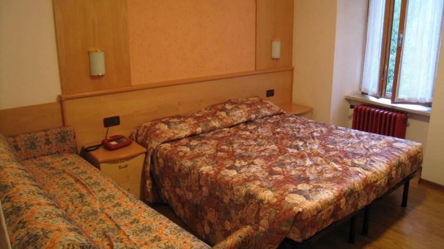 Bedroom 3, Hotel Europa, Trento