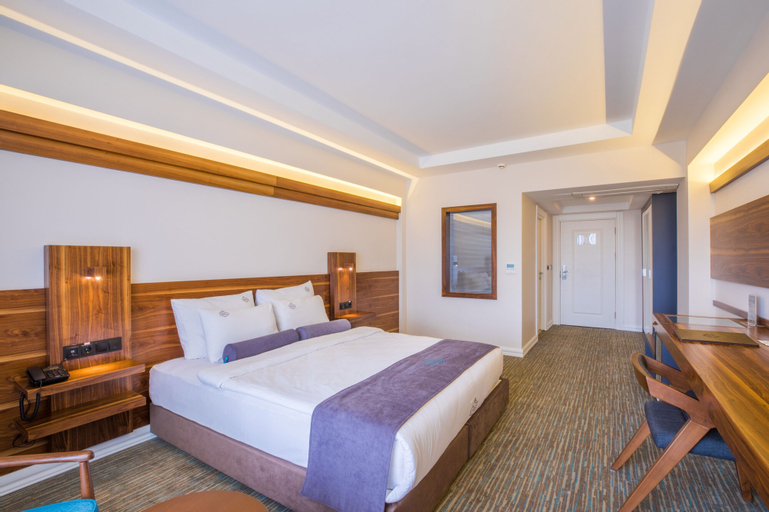 Bedroom 3, Karpalas City Hotel & Spa, Merkez
