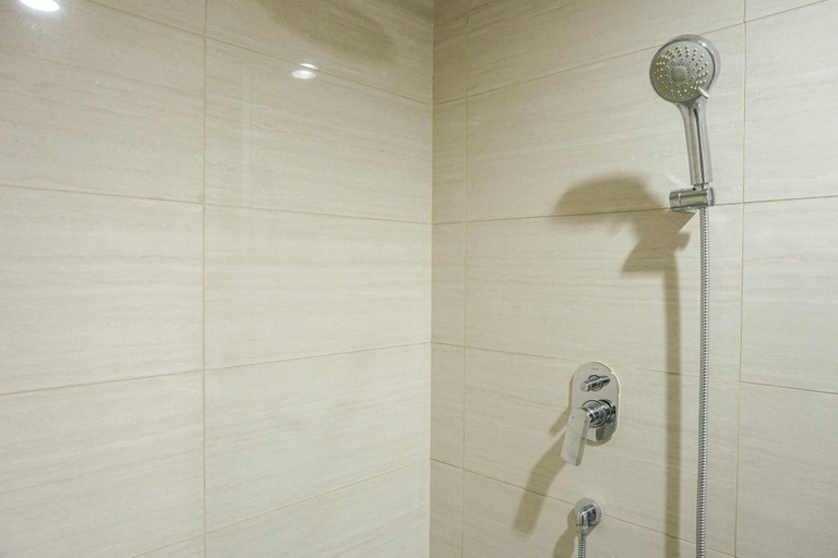 Bathroom 5, Best View Studio Apartment @ Ciputra International By Travelio, Jakarta Barat