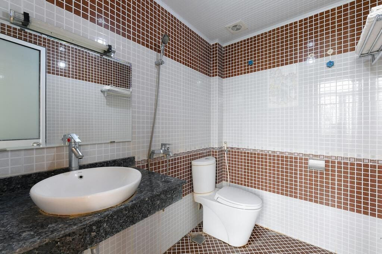 Bathroom 4, Tuan Tu Hotel, Đông Anh