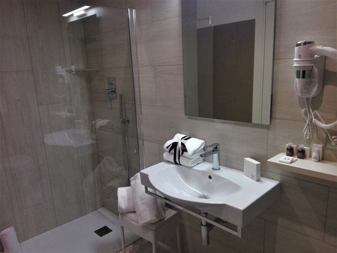 Bathroom 5, D'Aragona Lifestyle Hotel, Bari