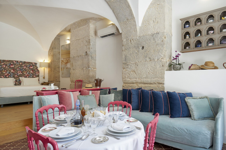 Food & Drinks 5, Residentas Apostolos, Lisbon