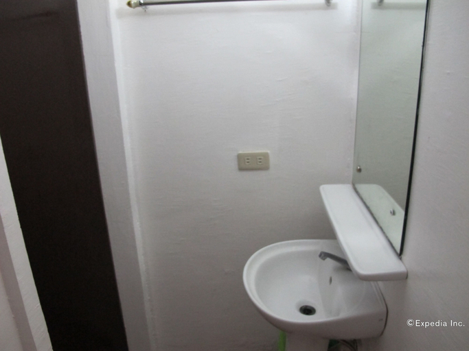 Bathroom 5, Seashore Beach Resort, Puerto Galera
