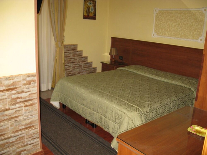 Bedroom 3, Hotel Iris, Napoli