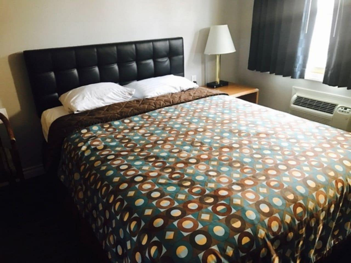 Bedroom 3, Kings Row Inn, Clackamas