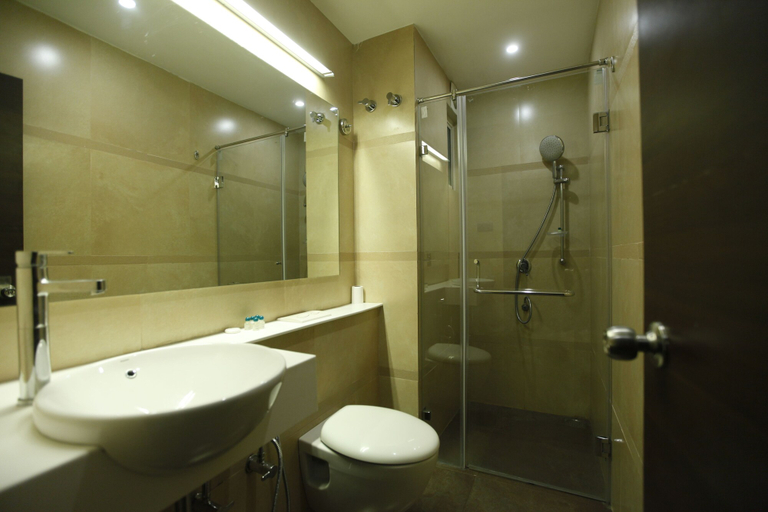Bathroom 4, Brownstar Boutique Hotel, Chennai