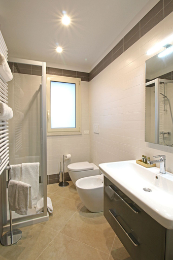 Bathroom 5, Siké Holiday Home, Messina