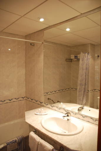 Bathroom 5, Hotel Ramblamar, Girona