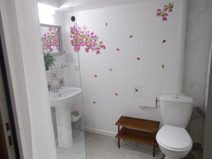Bathroom 3, Le Clos des Epinettes, Loir-et-Cher