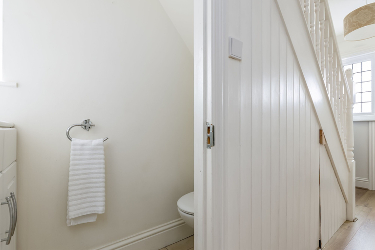 Bathroom 5, Pebbles, Poole