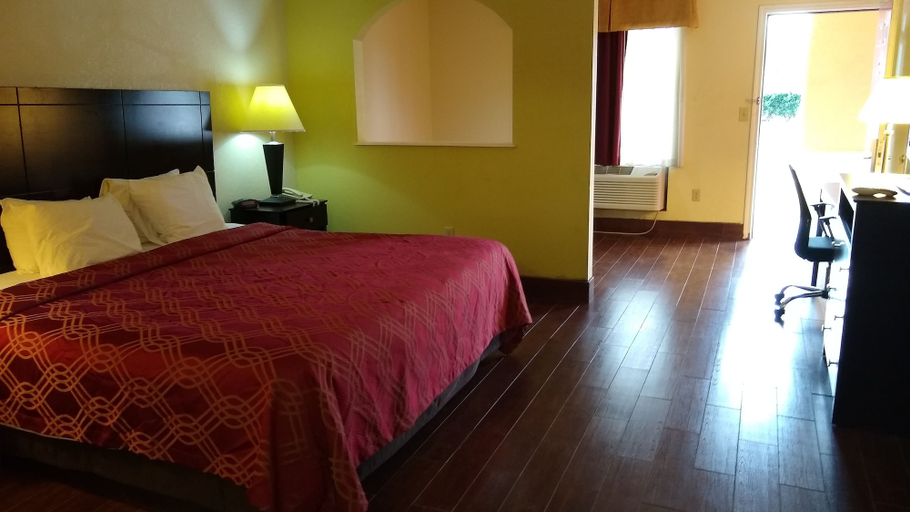 Bedroom 3, Econo Lodge Inn & Suites West - Energy Corridor, Houston