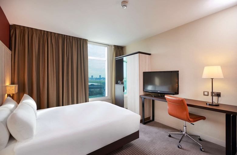 Bedroom 2, DoubleTree by Hilton Hotel London ExCel, London