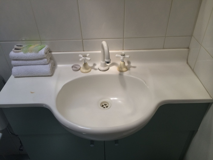 Bathroom 4, Sandown Heritage Motel, Melbourne