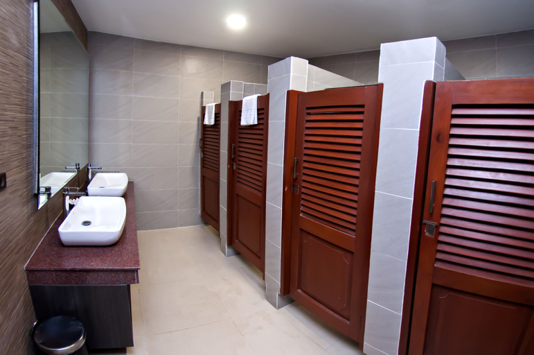 Bathroom 4, Vigan Plaza Hotel, Vigan City