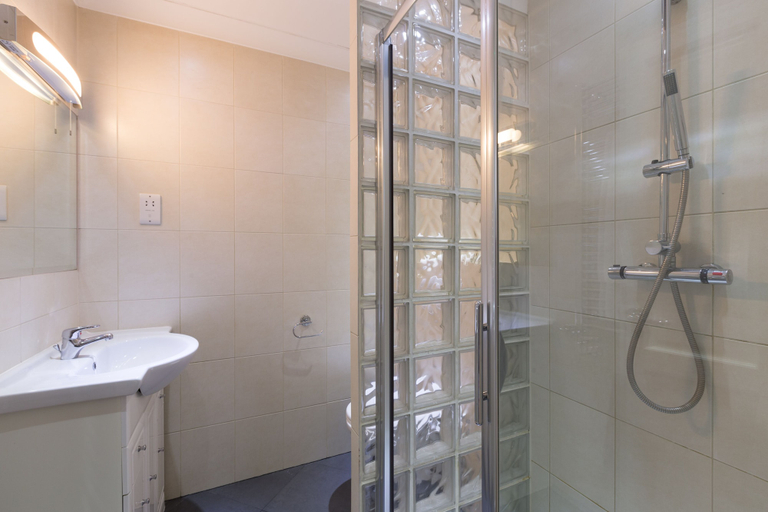 Bathroom, Paddington Apartments by Allô Housing, London