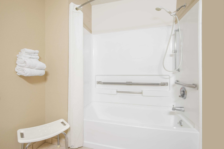 Bathroom 5, Super 8 by Wyndham Knoxville, Marion