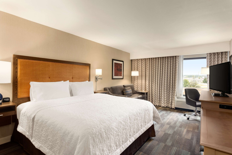 Bedroom 3, Hampton Inn by Hilton Fort Smith, Sebastian