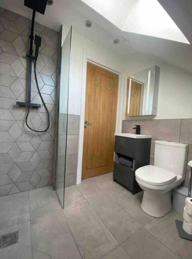 Bathroom 4, Sycamore Cottage, Pembrokeshire