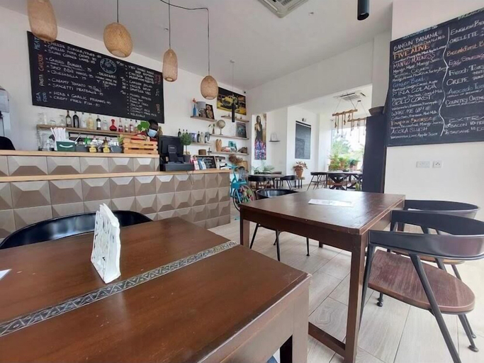 Food & Drinks, Haven City at the Gallery, Accra