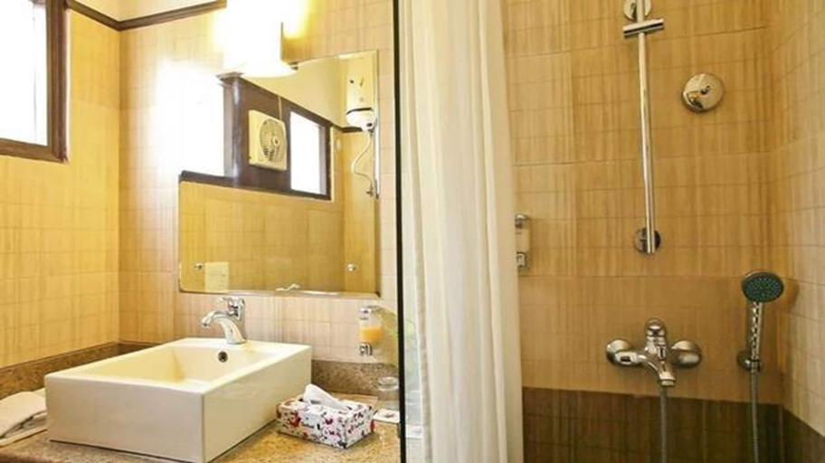 Bathroom, Clarks Inn Kailash Colony, Delhi