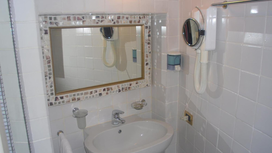 Bathroom 4, Albergo della Porta, Rimini