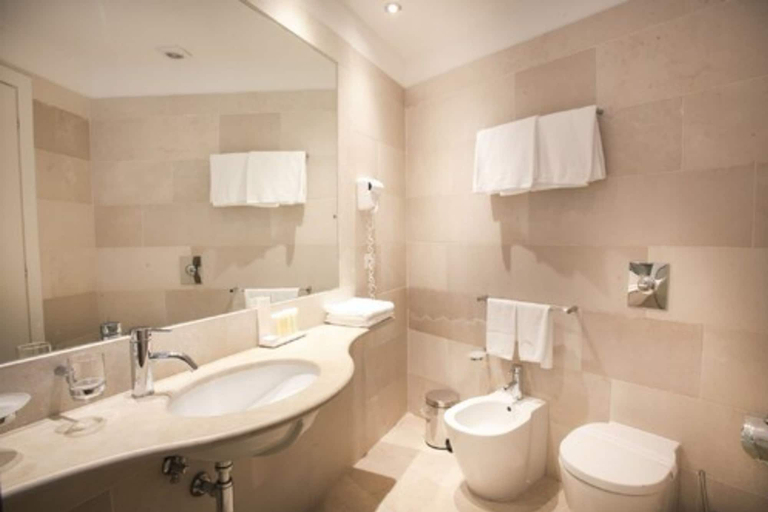 Bathroom 5, Hotel Isola Sacra Rome Airport, Rome