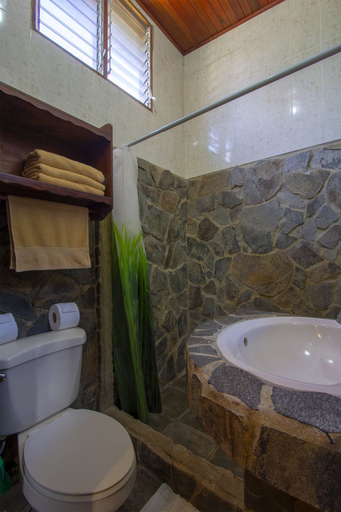 Bathroom 5, Hotel Rancho Coral, Parrita