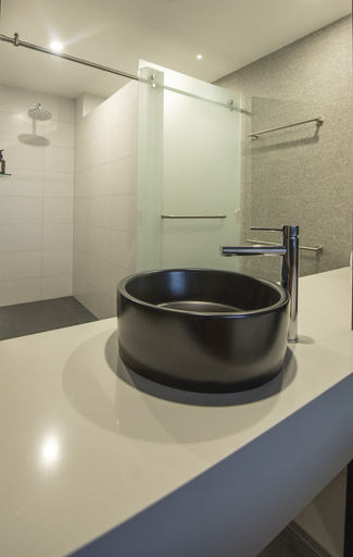 Bathroom 5, Bridgeport Hotel, Murray Bridge
