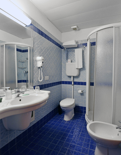 Bathroom 4, Hotel Ferrari, Genova