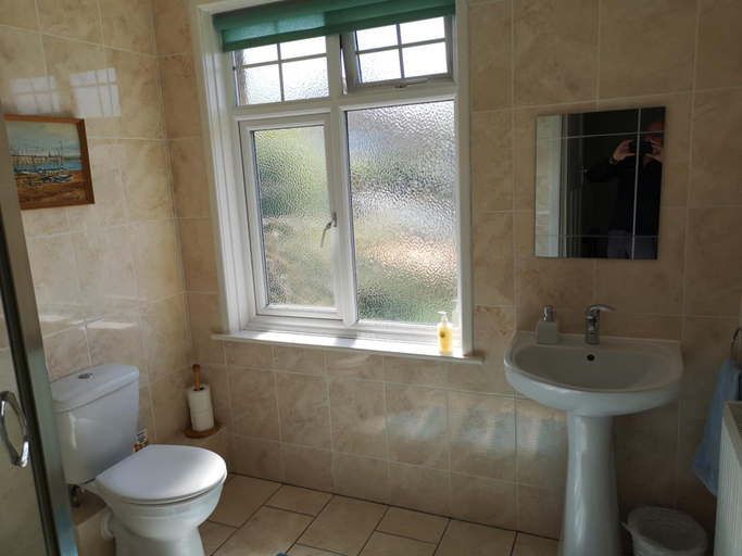 Bathroom 3, Lakeside Guest House, Dorset
