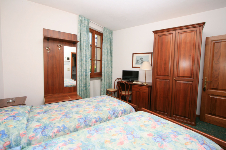 Bedroom 4, Villa Nencini, Pisa