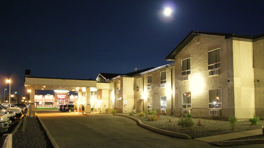 Exterior & Views 2, Days Inn & Suites by Wyndham Thompson, Division No. 22