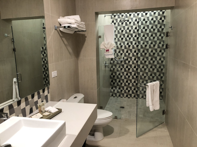 Bathroom 3, Hotel Gran Balcón, Granada
