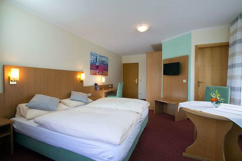 Bedroom 4, Landgasthof Allerparadies, Celle
