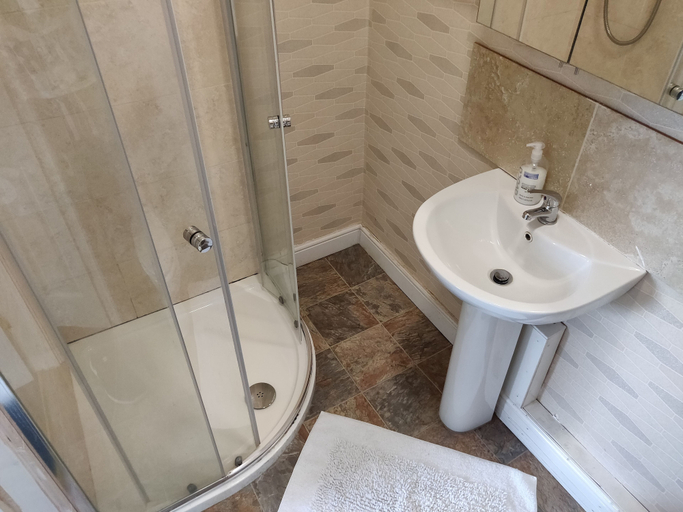 Bathroom 5, Bradford Apartments Flat 95, Bradford